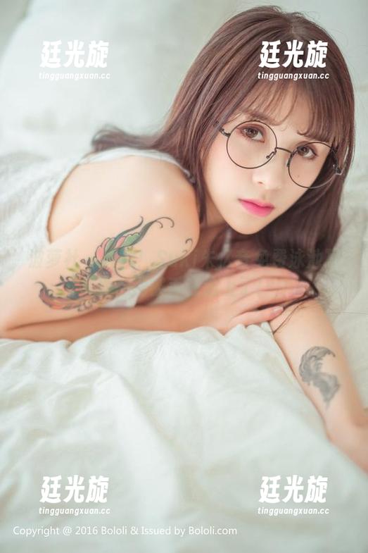 波萝社 - 注意！Suki朱忆音免费泳池写真，别被丢在边上了！
