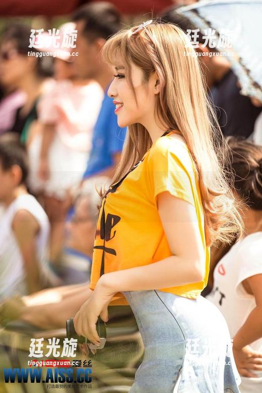 爱丝 - 白色是一种态度：下载若兮的写真集，重新认识无色的力量！