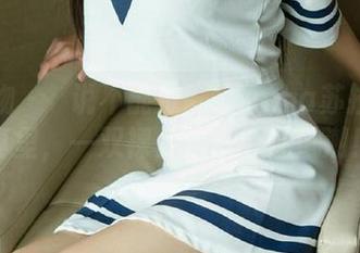 爱尤物 - 誰说不能放肆？Anna苏拉的写真里，一双裸足走出个性风潮！