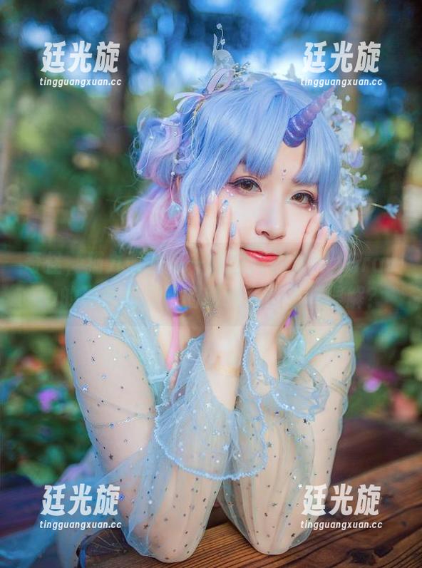 奇怪，猫九酱的每一幅图片都对ArtGravia的理念有自己的解释，这怎样理解？