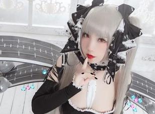 都有免费的白色死库水了，那就得来看看猫田圣奈奈的穿搭，能学到什么呢？