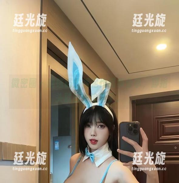 微密圈 - 琳铛铛的裸足作品集分享，脚指头就已经抢镜了。
