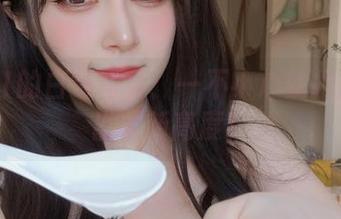 白银81的白色写真：一不小心就把颜色玩出了新高度！