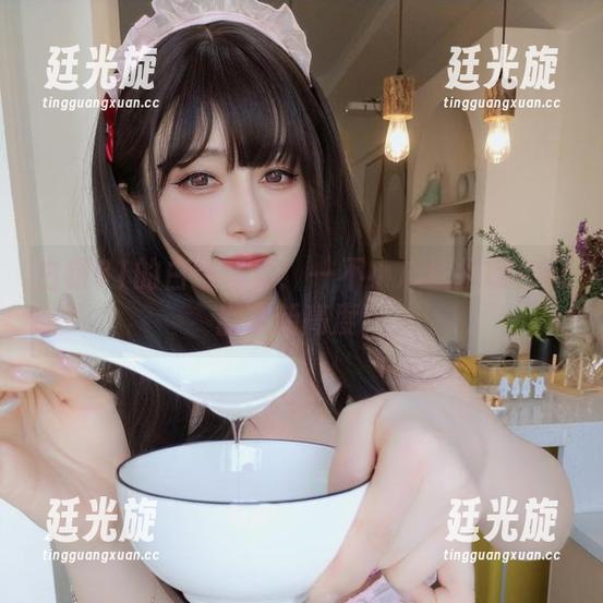 白银81的白色写真：一不小心就把颜色玩出了新高度！