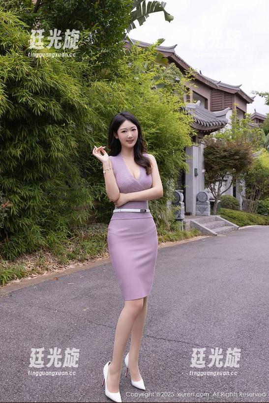 秀人网 - Angela小热巴最爱的比基尼，免费的资源好像被灌了蜜！