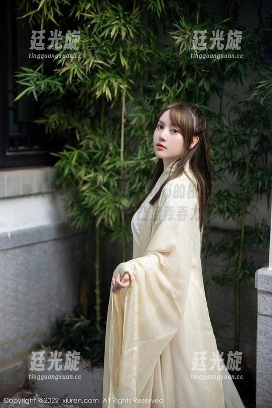 秀人网 - 在优琪琪子yuki的校服私房，原图教你如何凸显青春力！
