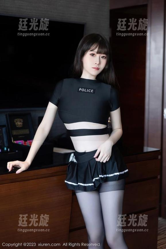 秀人网 - 会飞的小虎牙的新写真在这里，裤里丝这个元素，有谁能想到呢？