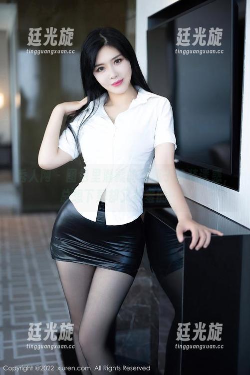 秀人网 - 图包里潜藏的奶瓶子泳装诱惑，总想下载却又羞羞的……