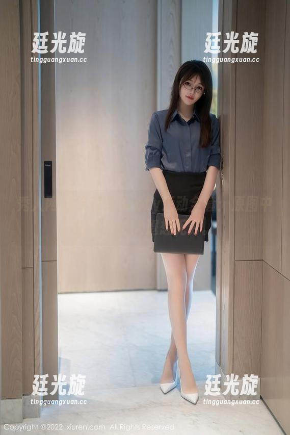 秀人网 - 徐莉芝Booty运动全套：原图中的神态让人遐想无穷。
