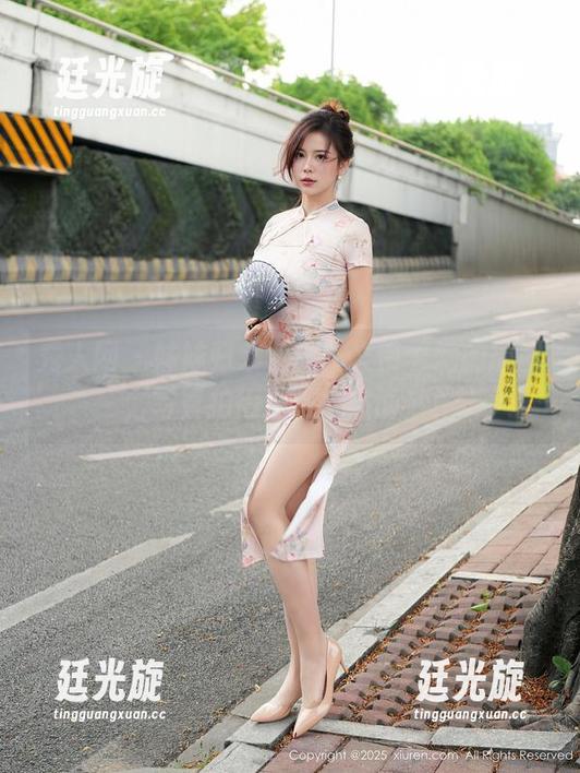 秀人网 - 妹妹归来，林文文带着她的原图，写真拍得那么自然而然！