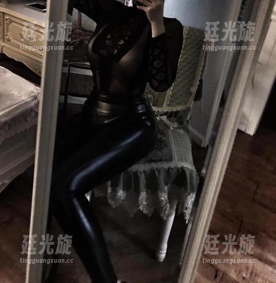 微密圈 - 空姐职场日常—童小芯的新套图更新，别让你的想象力航程受阻！
