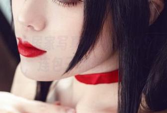羊大真人的居家写真时刻：COS得太入味，连包子都想加入！