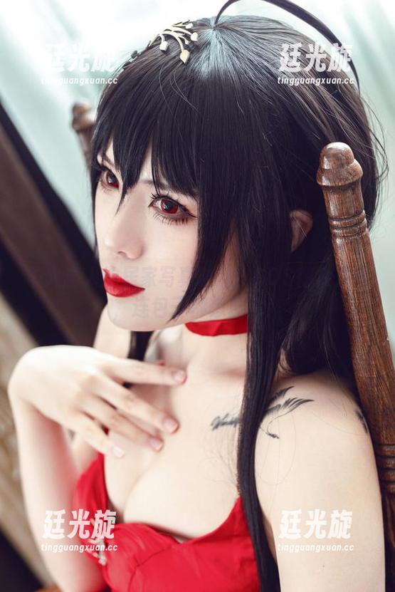 羊大真人的居家写真时刻：COS得太入味，连包子都想加入！