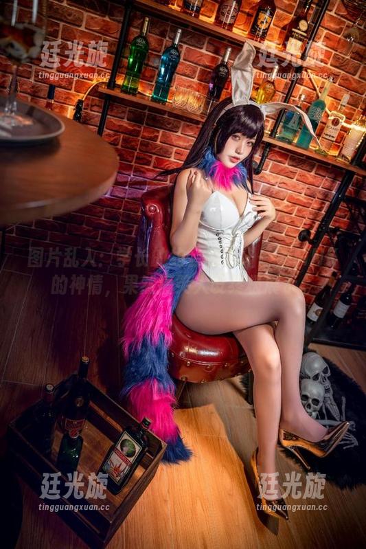 芊川一笑MNK 图片乱入:学长的约会和芊川一笑MNK的神情,果然搞笑人设终极展示。