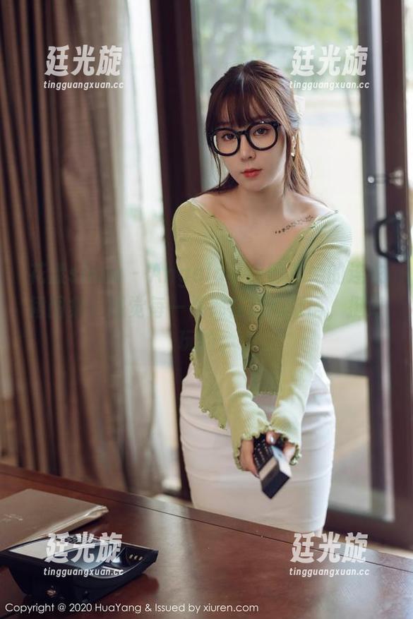 花漾show-Angela小热巴 花漾show - Angela小热巴和她的连衣裙图集,感觉每一件都在精心低语,挺好玩的。