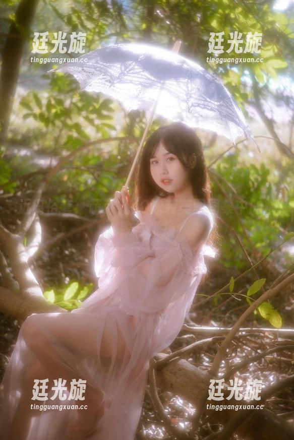 远离俗套：萌芽儿o0泳装美图图集中的精致与张扬