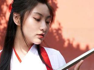 蜜桃社 - 真希的制服福利，谁说“只穿一件”不香？图集里都有