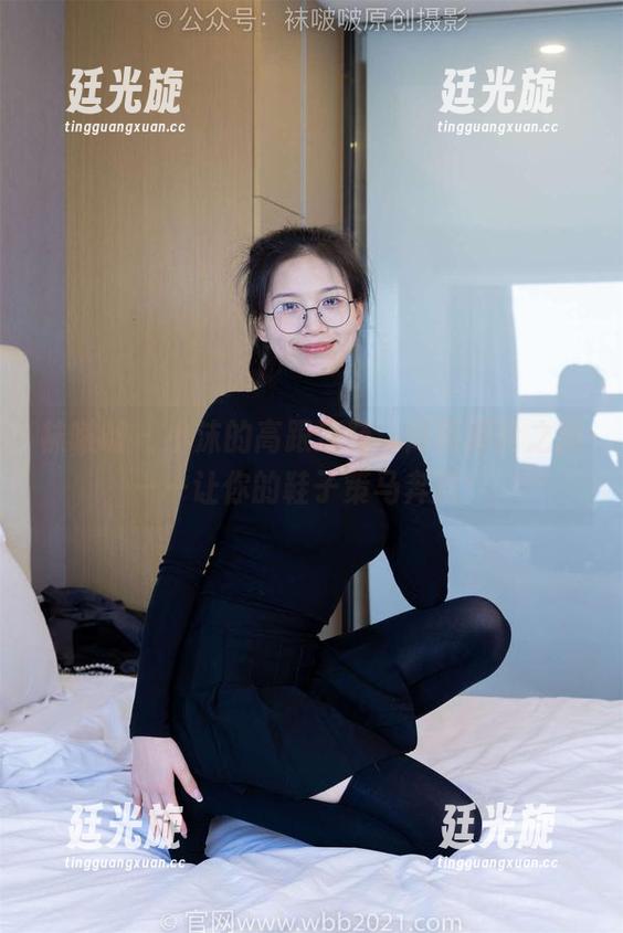 袜啵啵 - 小沫的高跟凉鞋，高清探险之旅——让你的鞋子策马奔腾！