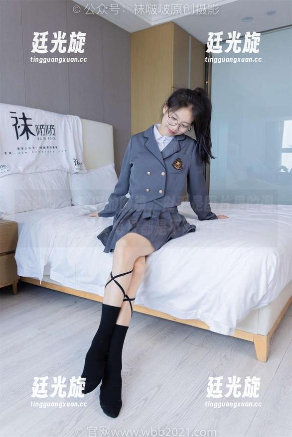 袜啵啵-瑶瑶 袜啵啵 - 瑶瑶的眼镜,似乎是图片里的调味剂,写真每次都是不同的体验。