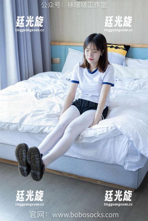 袜啵啵 - 在线一游，甜甜圈的比基尼时刻，简直是“水上乐园”的另一种想象。