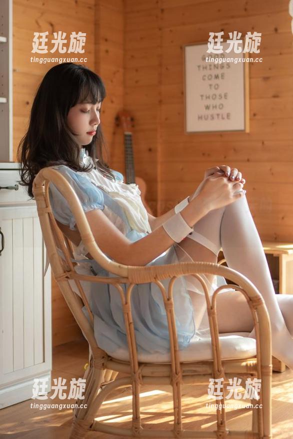 在西瓜少女的死库水cos中找到了夏天的色彩，果然没错。