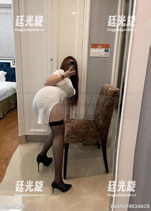 微密圈 - 桌球室的迷人的五姨太：隐秘而迷离的写真合集
