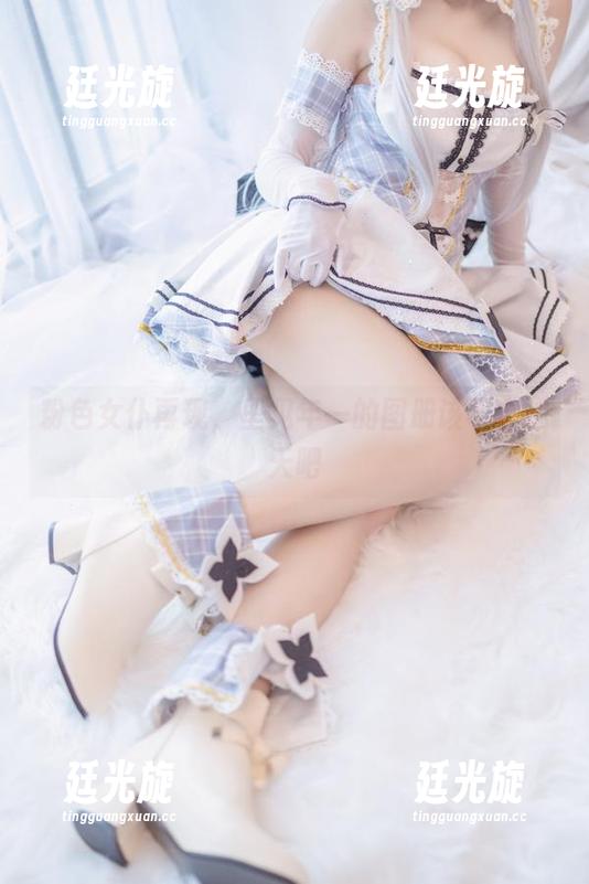 粉色女仆再现，里见年一的图册该不会逆天吧