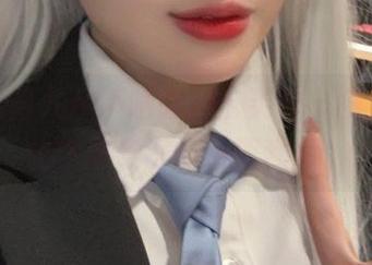 这就是阿九从不咕咕的卡芙卡，精选美图让你潜意识的小鹿乱撞。
