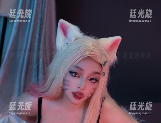 阿寨寨作品里的神明巫女，适合分享给那个总爱追求奇幻感的人哦。