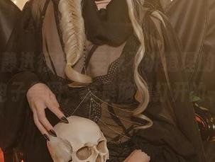 私拍安静进行中，雯妹不讲道理的暗黑修女电子美图，真是脑洞打开的一刻