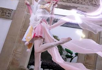 运动中的露儿大魔王，能不能说是意外的好看？连写真也比一般的火爆