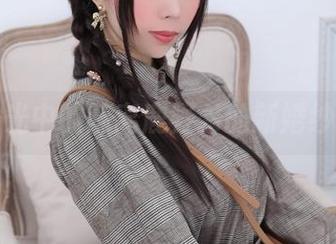 无圣光中的疏离鹿野希的新婚纱气质